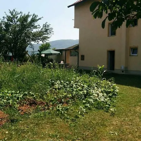Vila Ragipovic منزل للإقامة